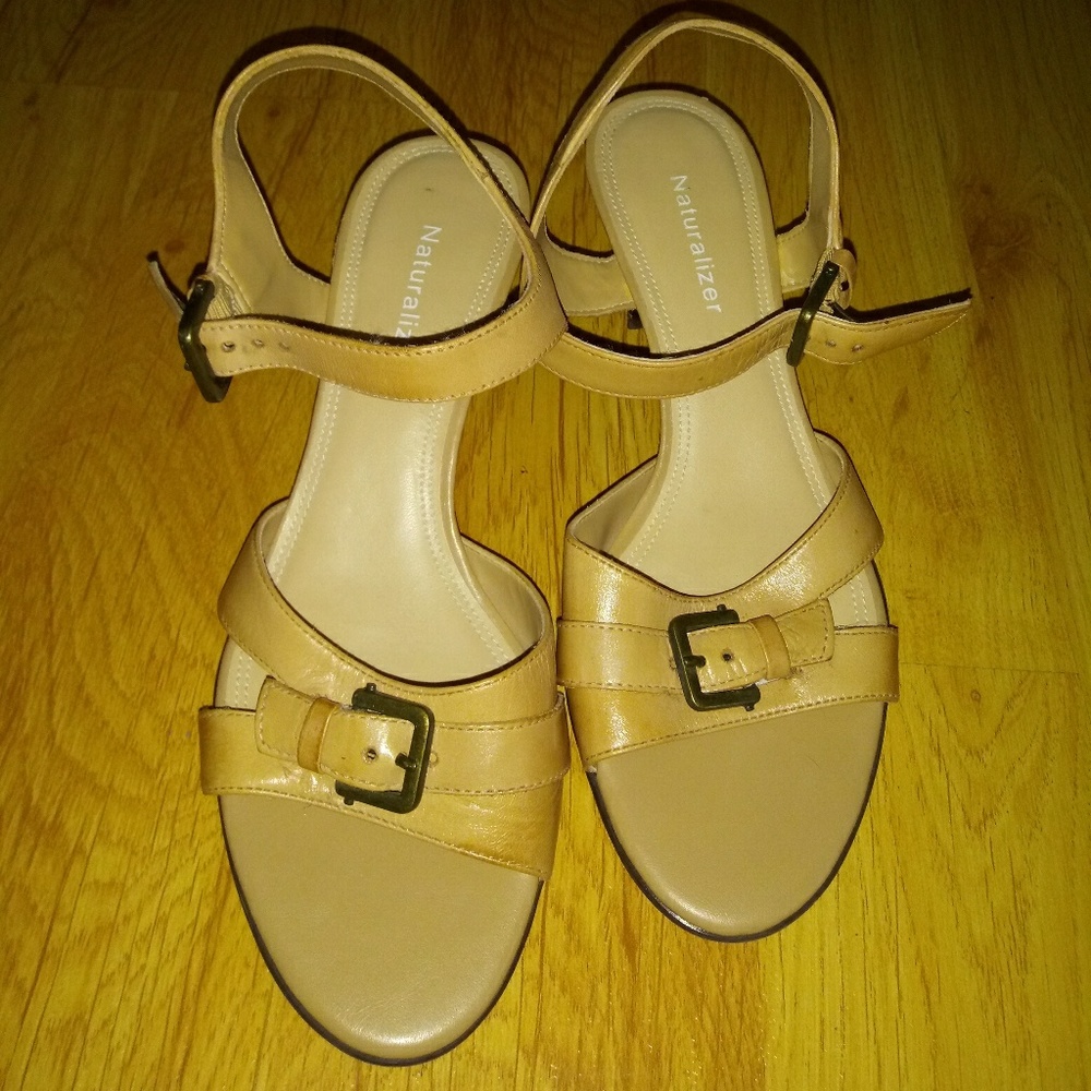 Naturalizer leather shoes